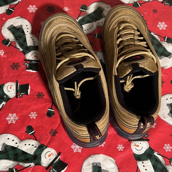 Nike Air VaporMax 97
Metallic Gold - Picture 3 of 7